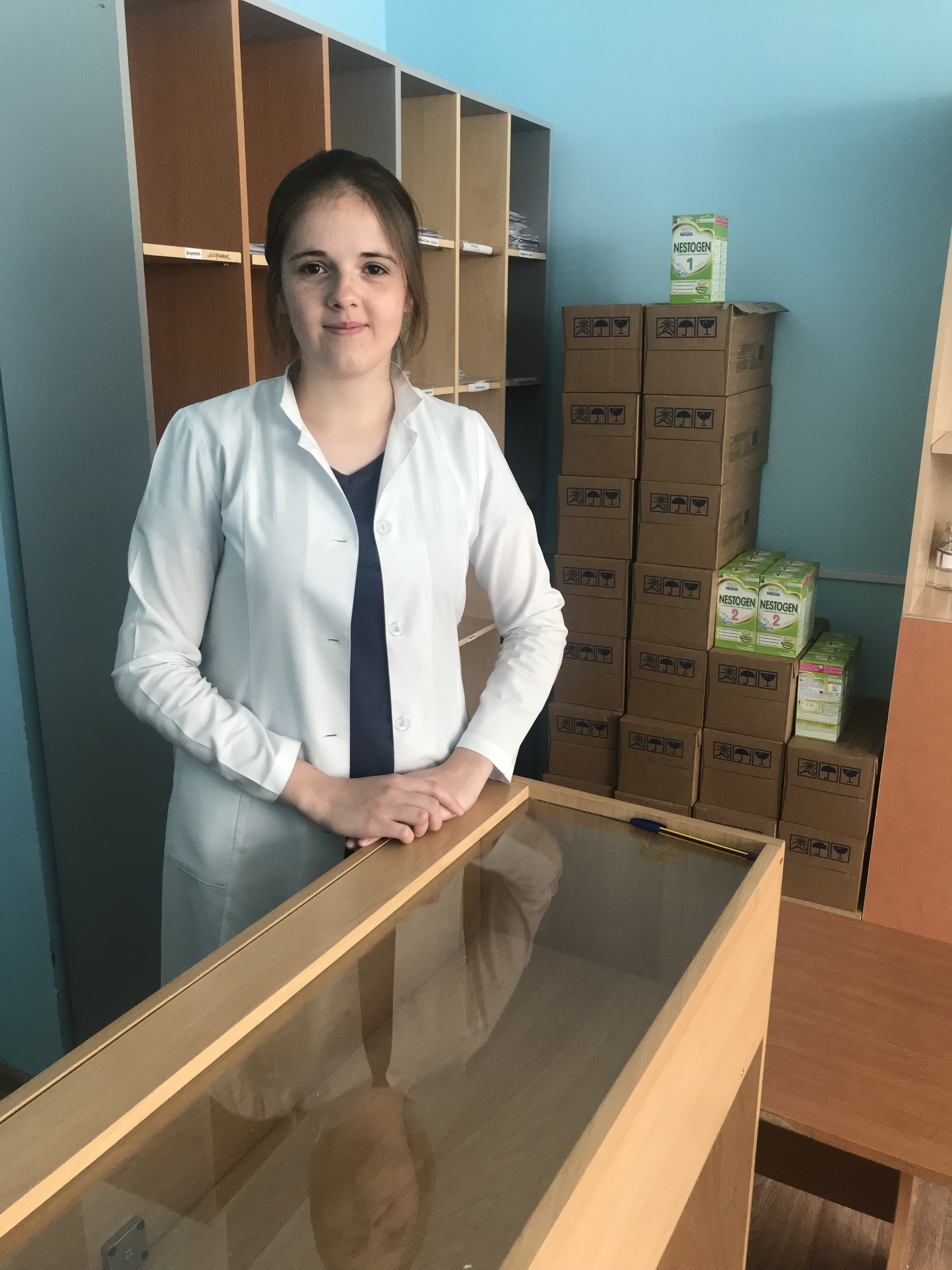 Молодой специалист — медсестра лекарственного обеспечения