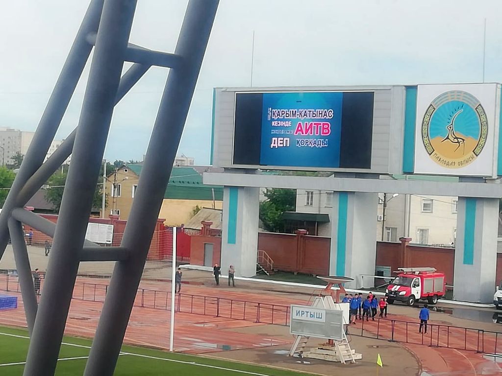  АИТВ бойынша бейнероликтер – павлодар стадионының экранында 