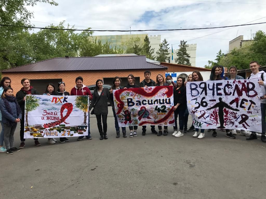  Студенты Павлодара рисуют квилты 