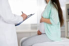 Нужно ли платить взносы на ОСМС беременной, если она не работает и сколько? И как будет после того, как родится ребенок?