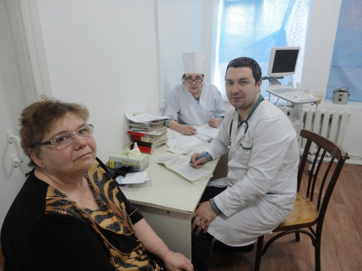 Осмотр пациента онкологом областного онкологического диспансера г.Павлодар