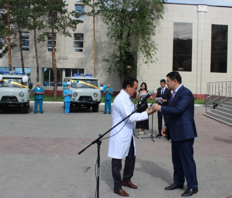 Вручение ключей от санитарного транспорта МО области
