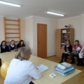 Занятия в школе молодых родителей.